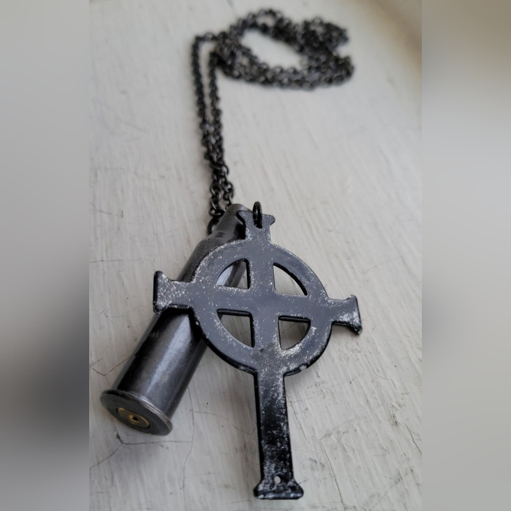 Vtg Distressed Gun metal Gothic cross 7.62 tulammo bullet casing necklace NWT